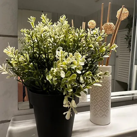 Helles City-apartment Mit Tiefgarage & Wlan - In Zentraler Lage In